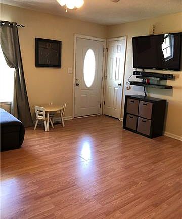 5th image of 302 Clayton St