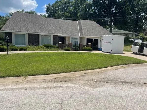8001 Walker Ave, Kansas City, KS 66112