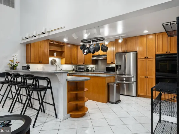 5206 Light St, Springfield, VA 22151