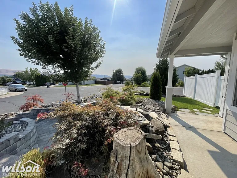 301 Olympic Ave — Photo 18