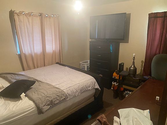 2nd image of 912 S Garden Dr