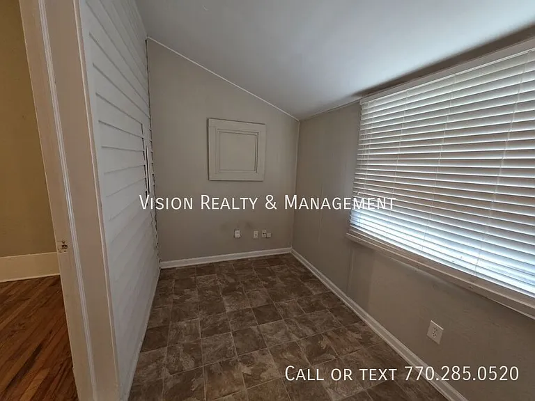 210 Stewart St — Photo 7