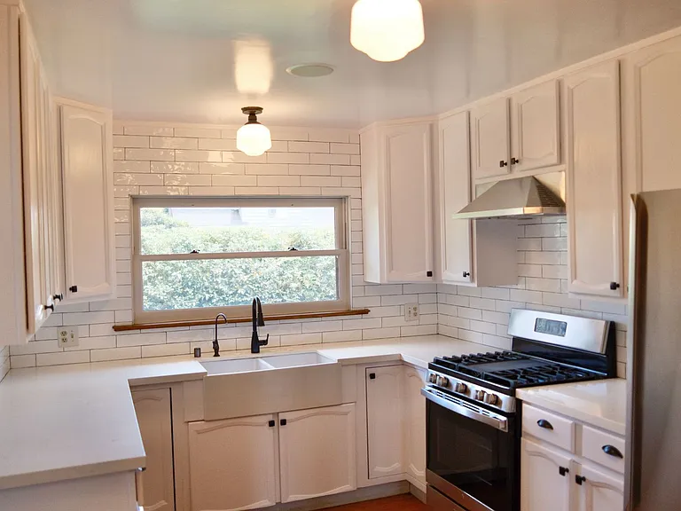 6433 Crescent St — Photo 31