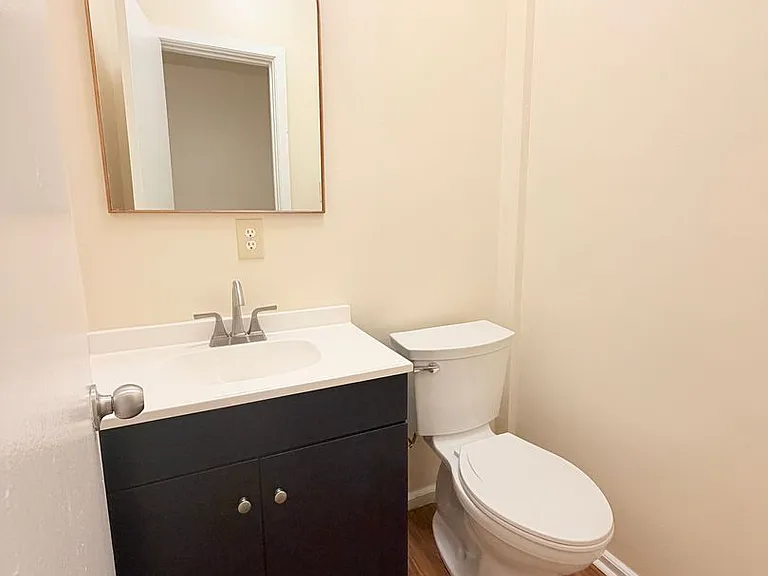 2035 N Graham Ave — Photo 25