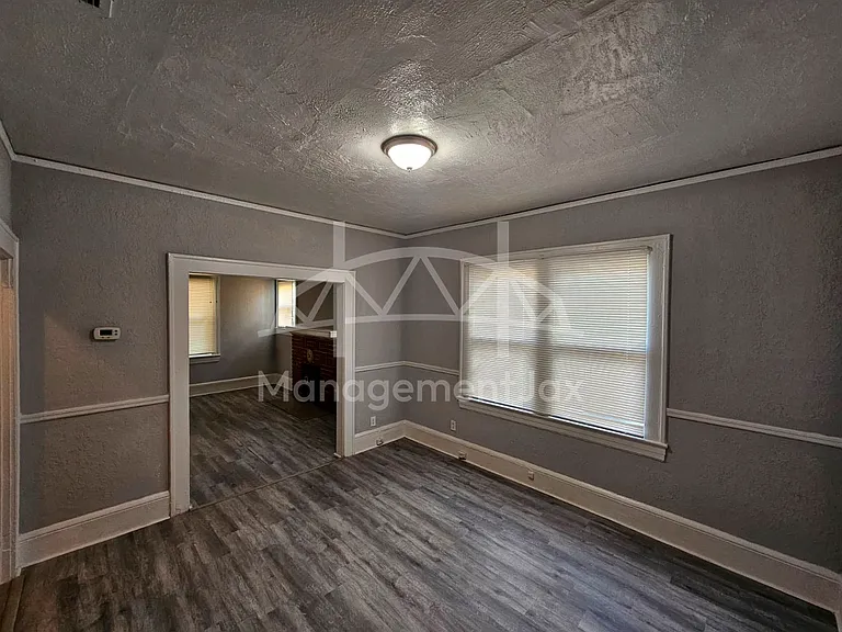 528 W 25th St — Photo 2