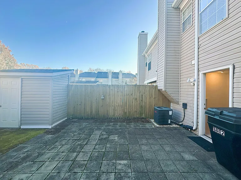 1812 Abbotsbury Way #1 — Photo 34