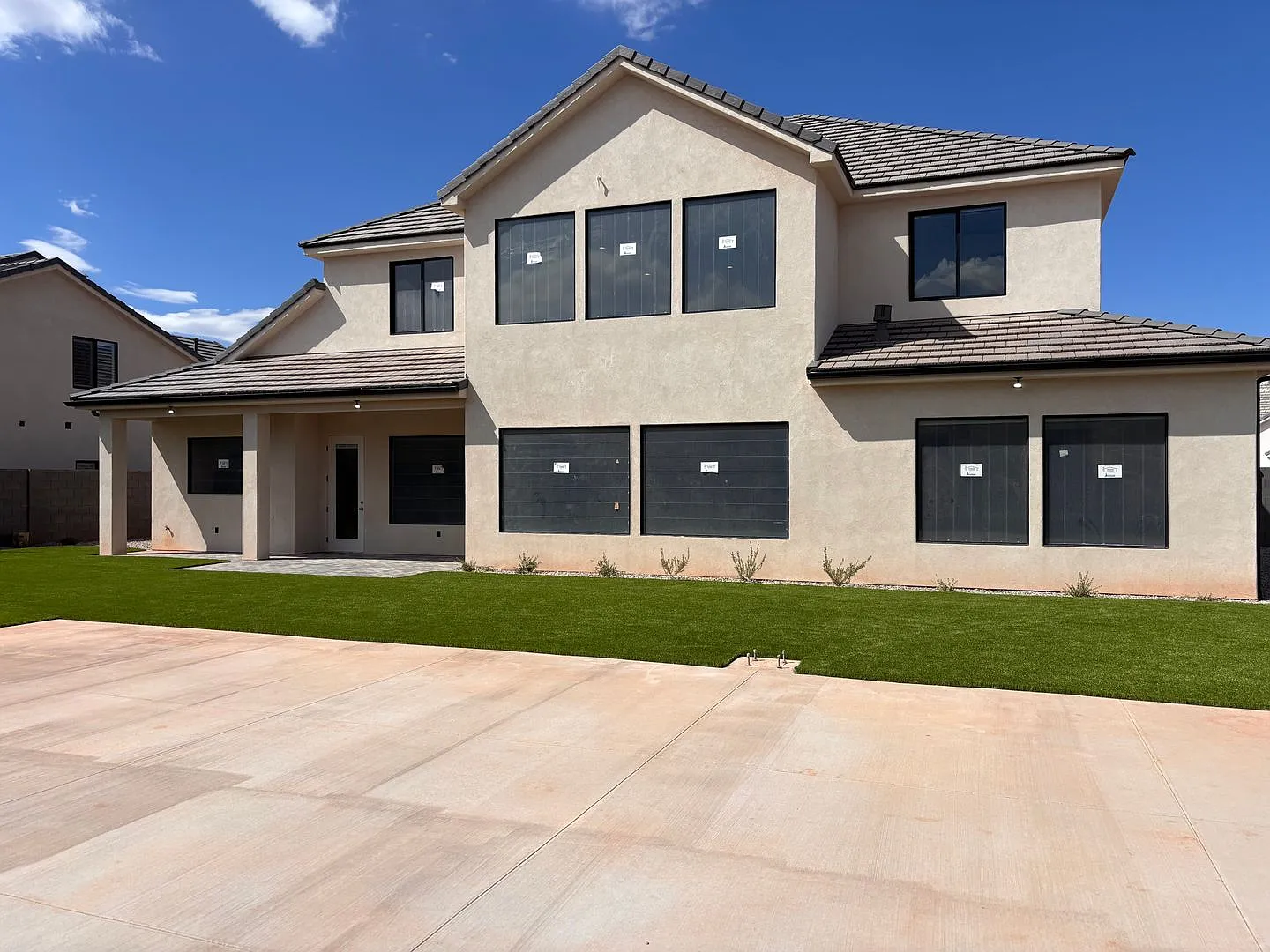 Gorgeous 5 bedroom in Finley Farms with Sports Court — Photo 3