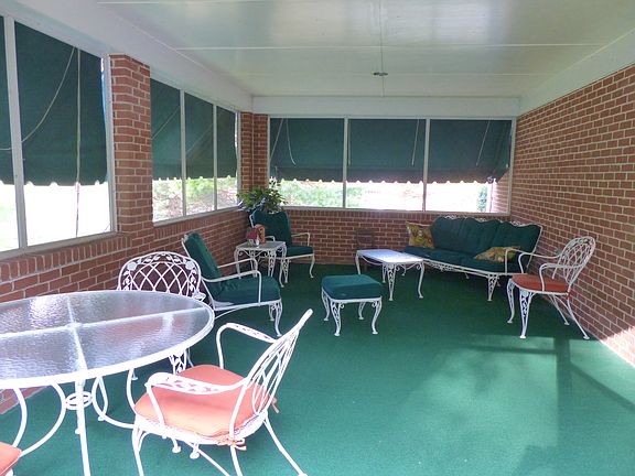 Large screened porch of DR
