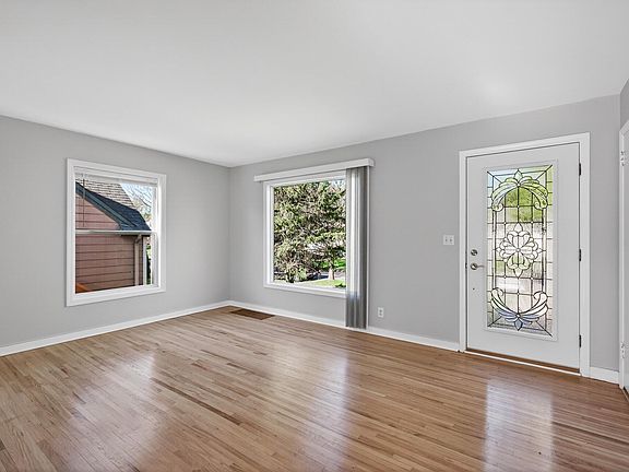 2nd image of 2747 Jersey Ave S