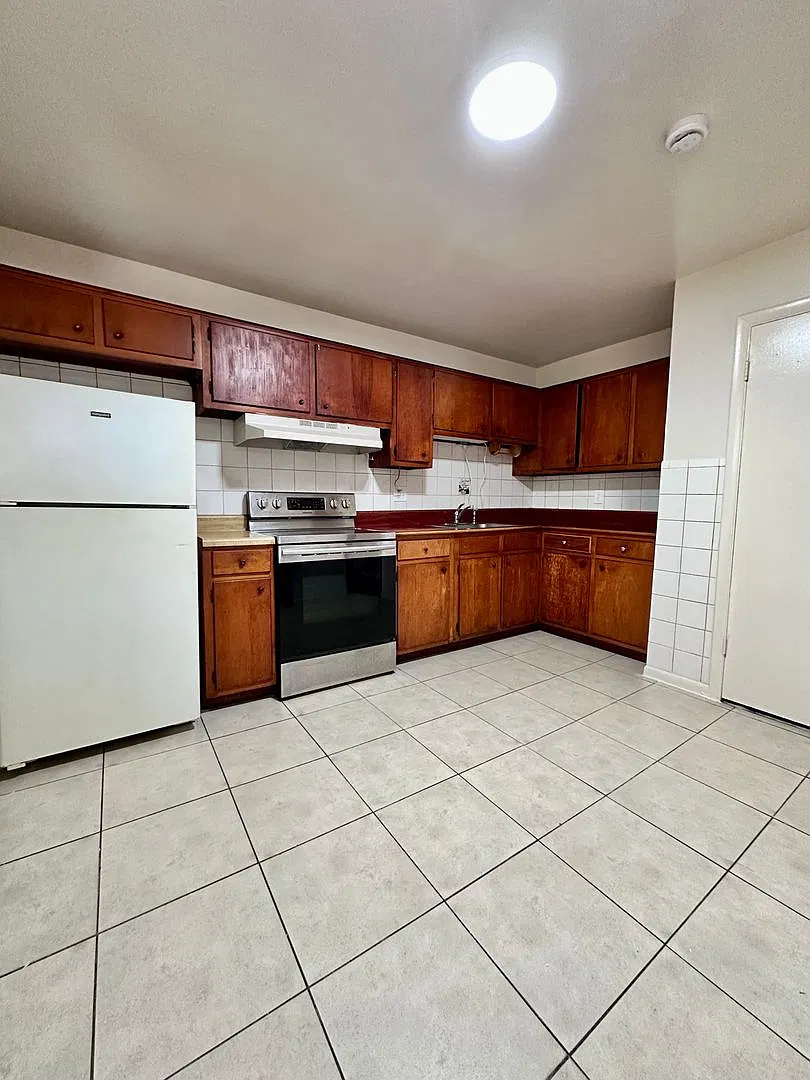 1023 Leicester Ave. — Photo 4