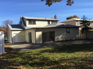 844 Orbit Ln, Uniondale, NY 11553