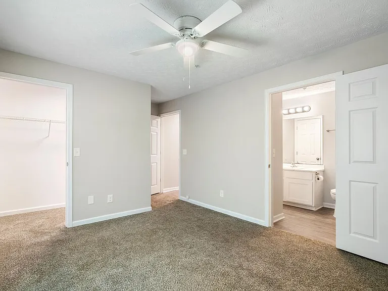 Salem Chase Apartments — Photo 21