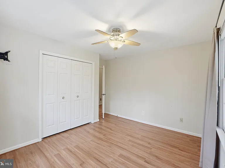 8715 Delcris Dr — Photo 25