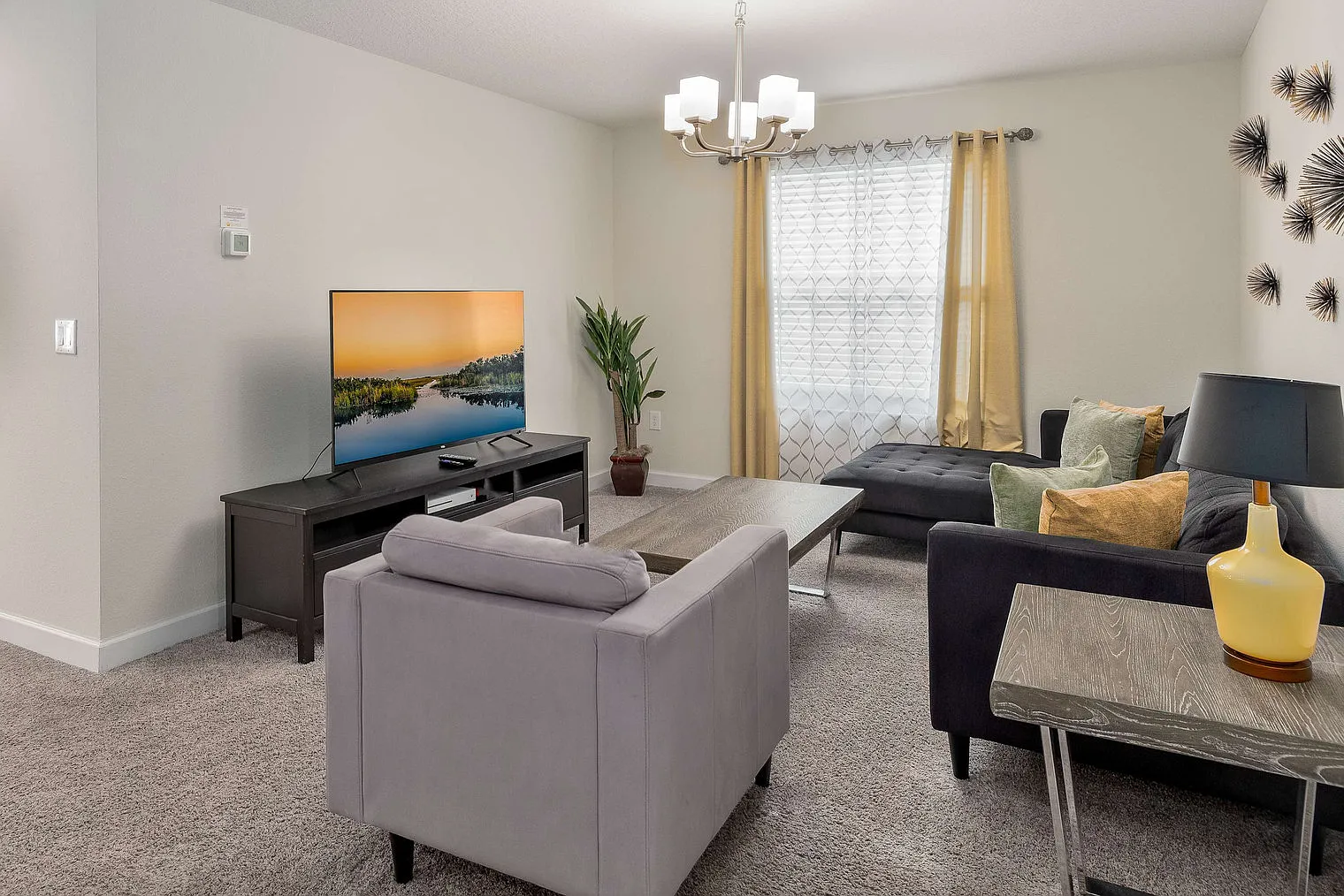 6 bed, 5.0 bath, 3282 sqft, $7,426 — Photo 1