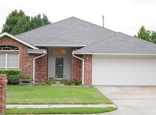 1921 Foxfire Rd, Edmond, OK 73003