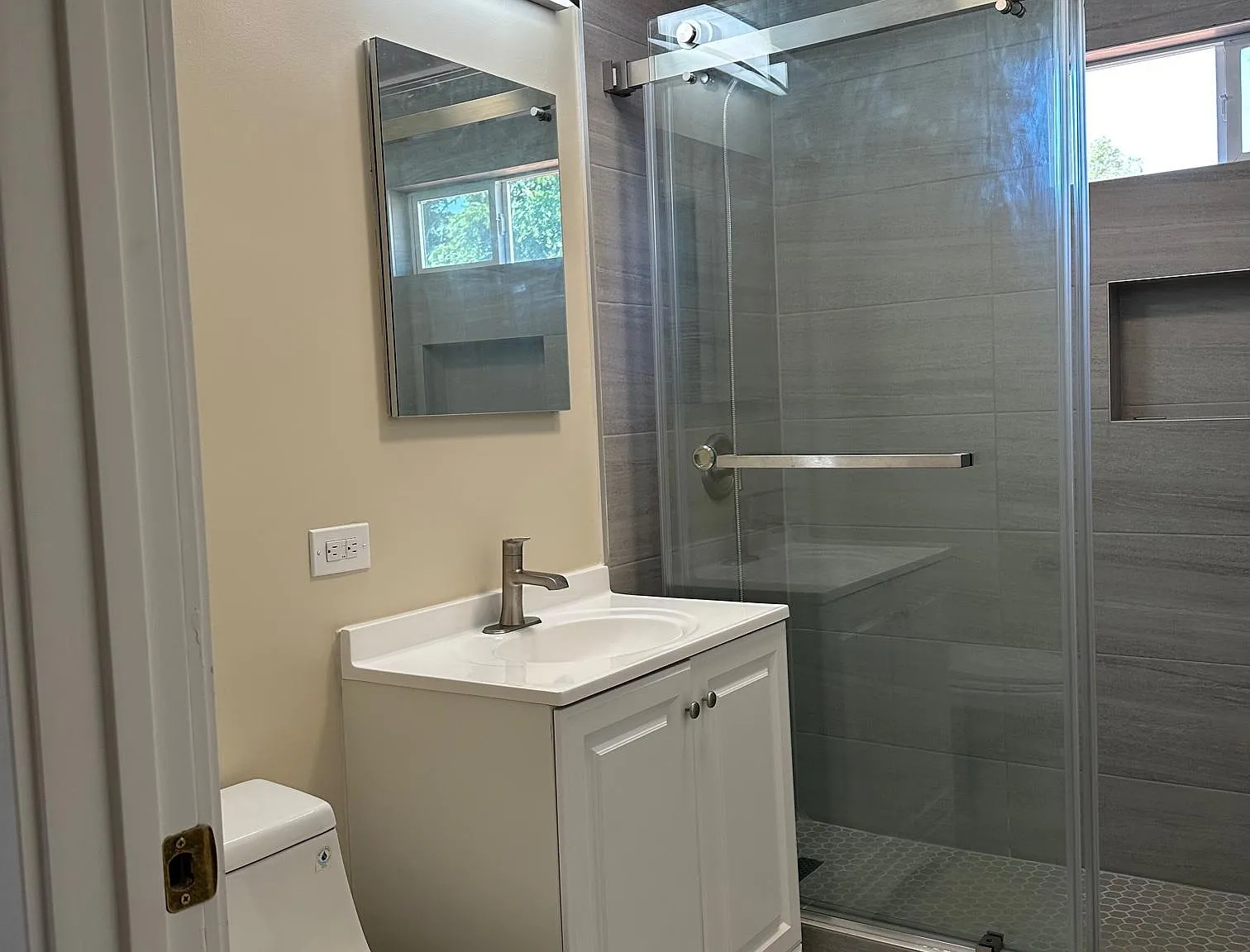 2 bed, 928 sqft, $3,390 — Photo 2