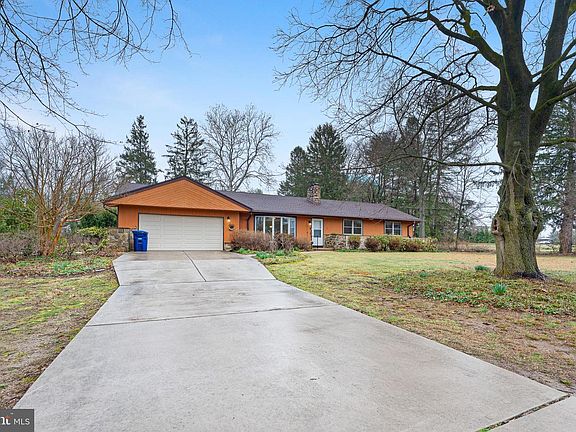 3rd image of 807 Westfield Rd