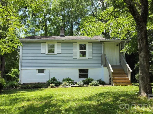 827 Forest St, Hendersonville, NC 28739