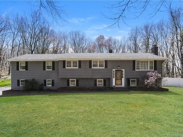 52 Coach Drive, North Branford, CT 06472