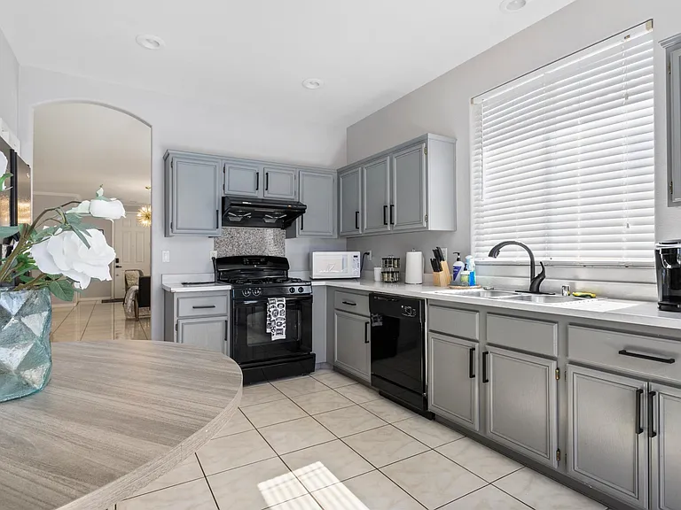 8074 Palace Estate Ave — Photo 17