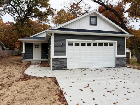 2245 Macarthur Rd, Muskegon, MI 49442