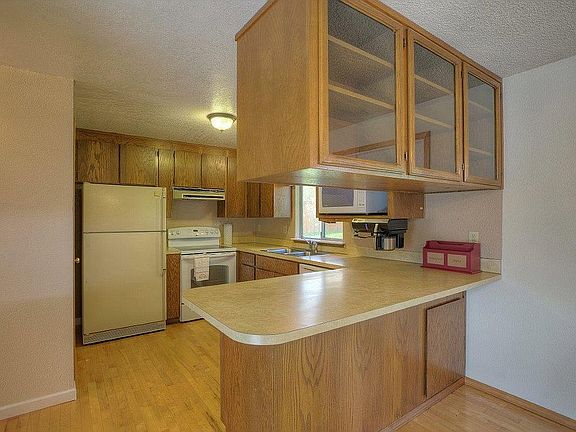 4th image of 1325 33rd Avenue Ct SW