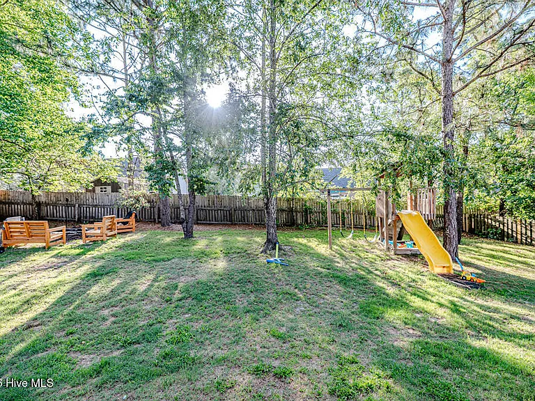 113 Sedgewood Ct — Photo 47