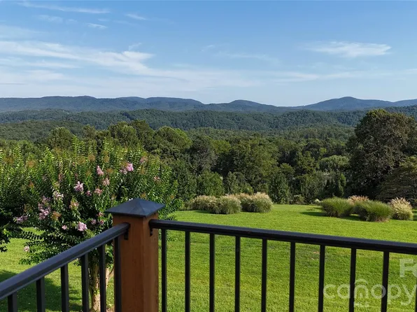 93 Orchard Hl, Saluda, NC 28773