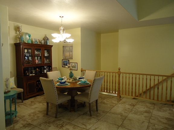 4th image of 936 Willamette Dr