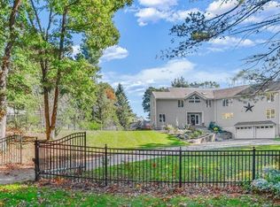 42 Centre St, Dover, MA 02030