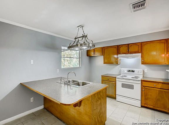5th image of 130 Pleasant Valley St