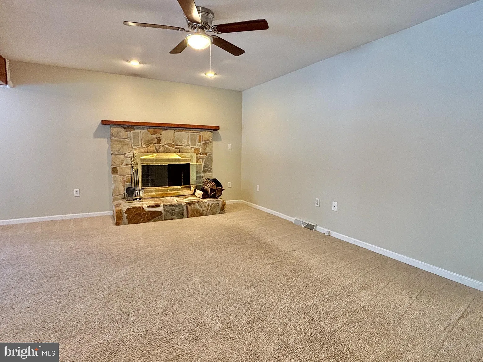 5 bed, 2.5 bath, 3504 sqft, $3,500 — Photo 3