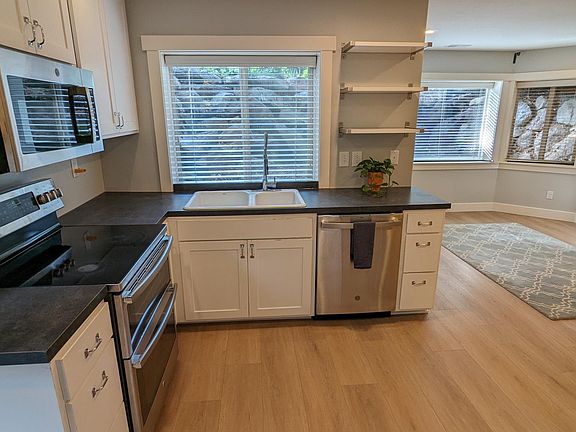 Upgraded appliances in kitchen include Double Oven, Microwave, Dishwasher and Fridge/Freezer.