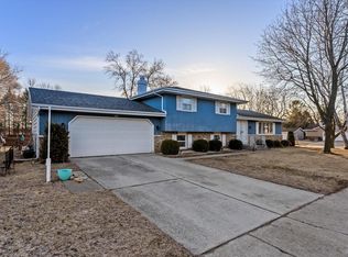 1303 Fleetwood Dr, Manitowoc, WI 54220