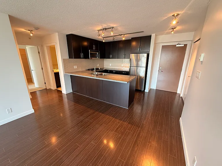 660 Nootka Way #1805 — Photo 3