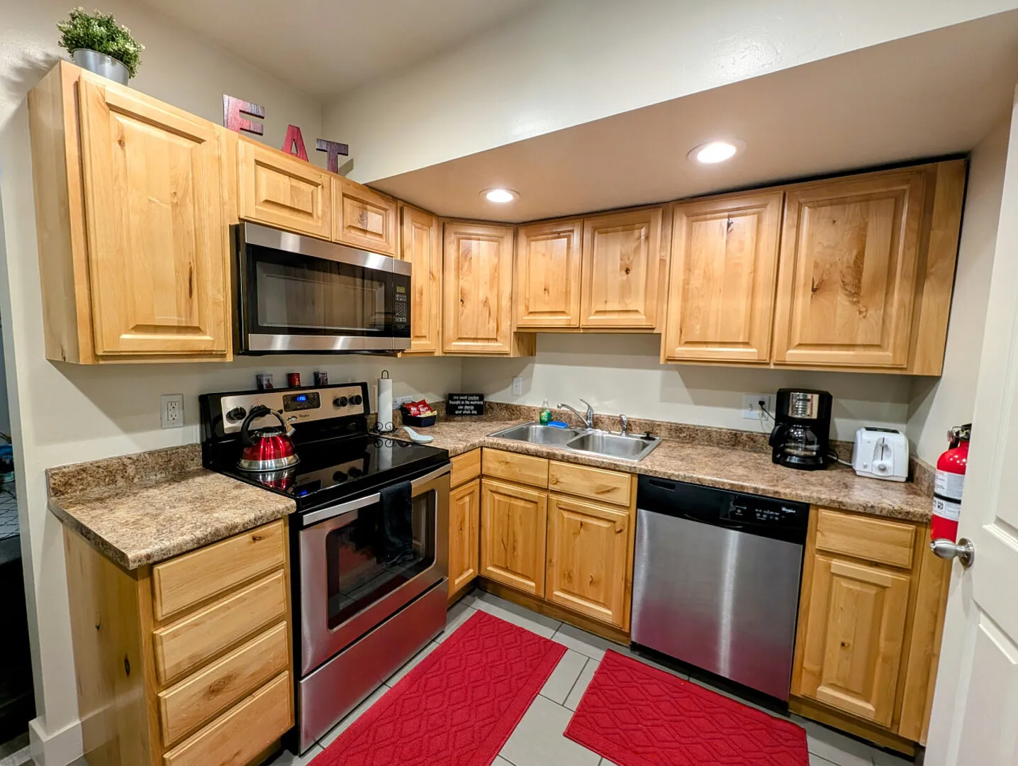 Quiet Work-Friendly Apartment Near Downtown & University of Utah — Photo 2