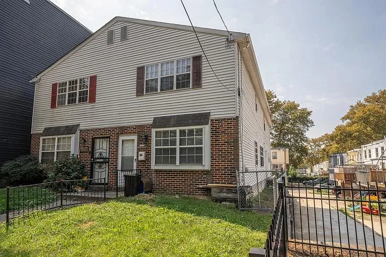 3432 Henry Ave — Photo 3
