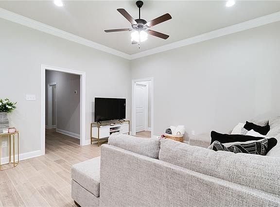 4th image of 408 Sparrowhawk St