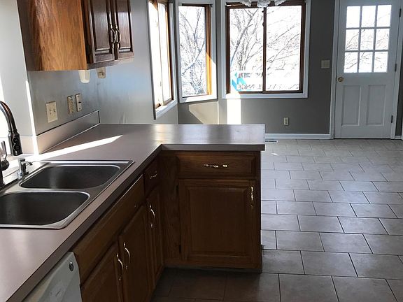 4th image of 15050 Evans St