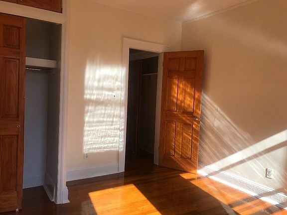 4th image of 21-70 Crescent St #D5