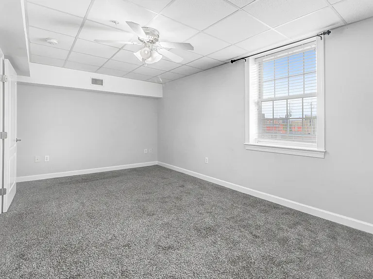 118 W Mulberry St — Photo 13