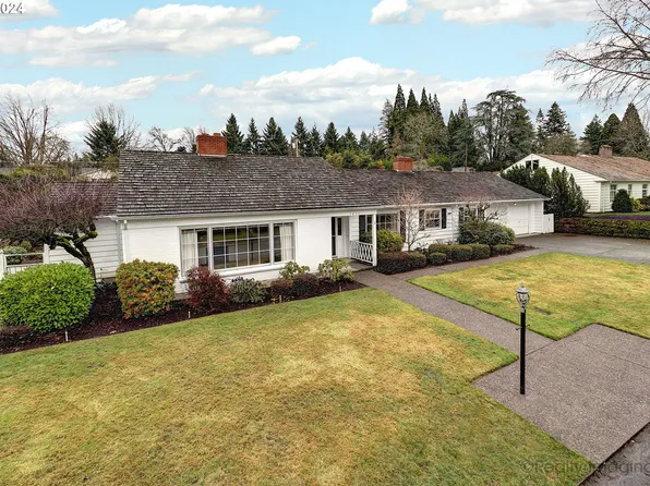 7635 SW Fairmoor St, Portland, OR 97225