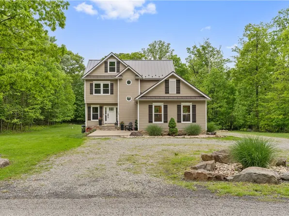 153 Bethann Rd, Acme, PA 15610