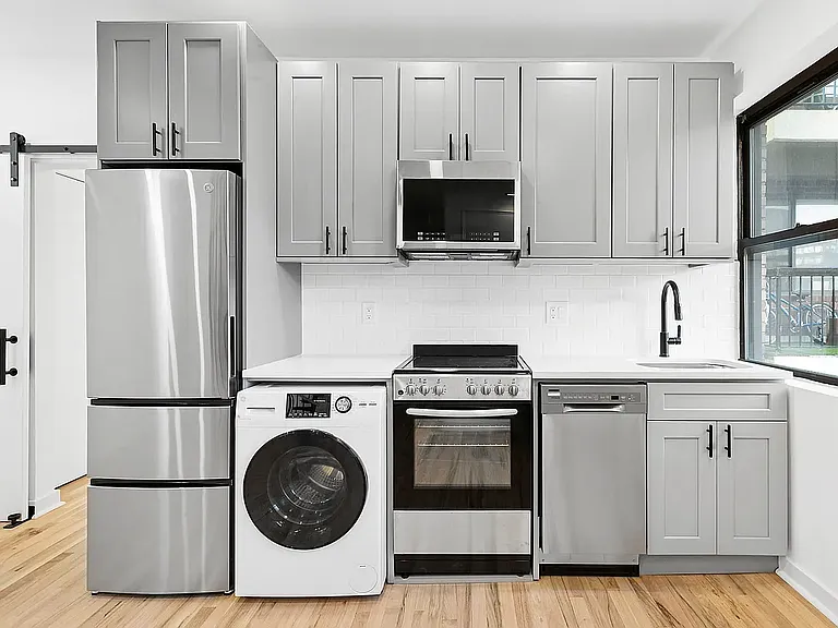 76 Carmine St #5C — Photo 6