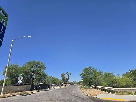 5th image of 301 W Michigan Dr