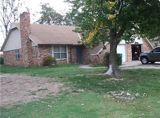 1st image of 1421/1423 Rolling Oaks Dr