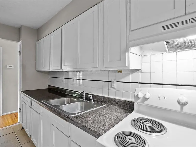 301 Estridge Rd — Photo 7