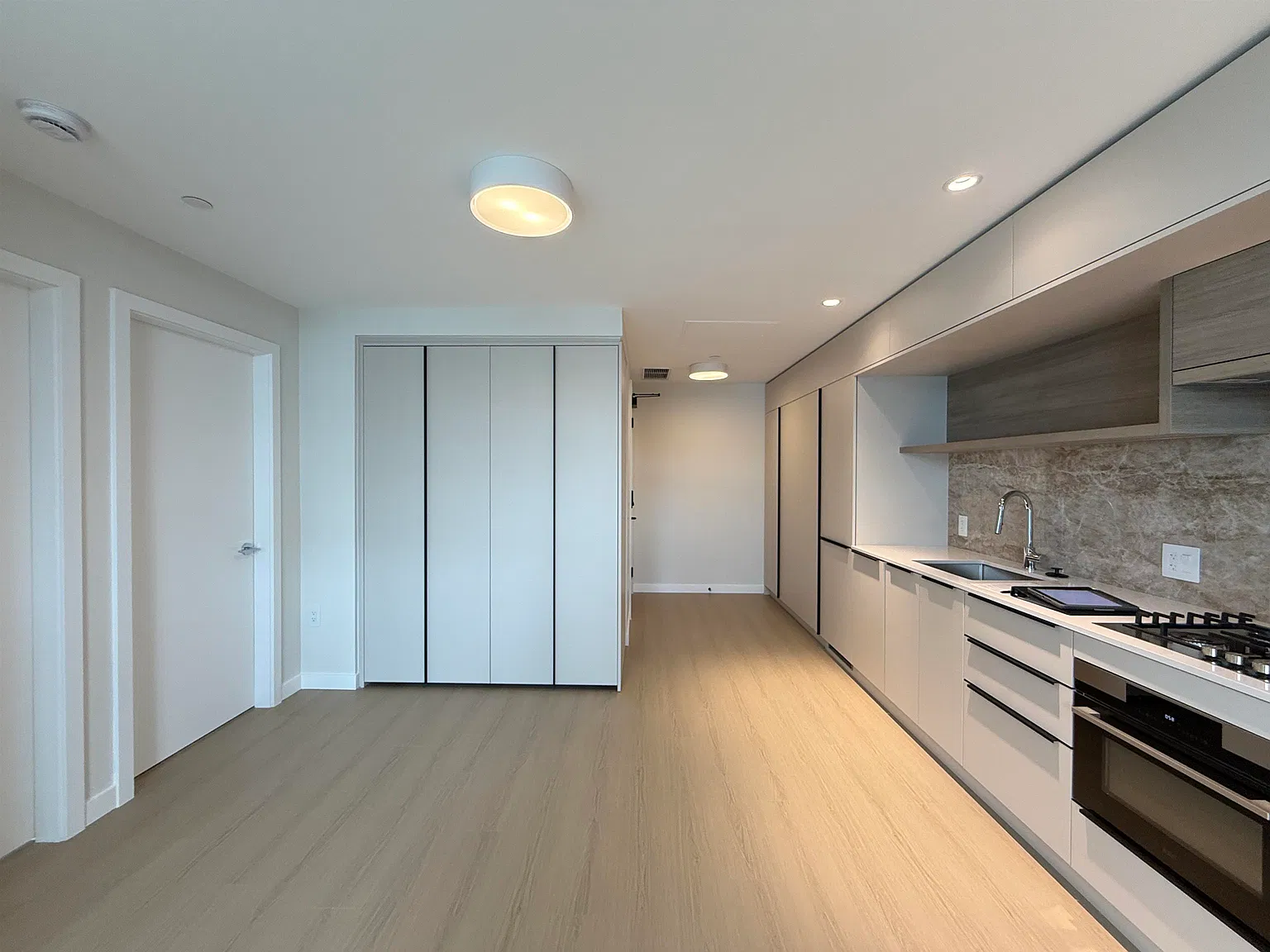 1 bed, 543 sqft, $2,100 — Photo 4