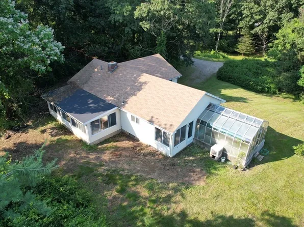 2 Leslie Rd, Ipswich, MA 01938