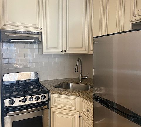 3rd image of 343 W 14th St #3F